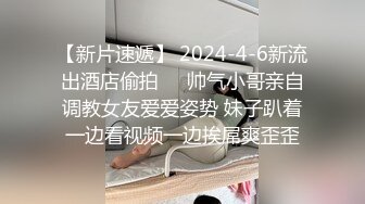 非常骚的少妇让大哥各种玩弄，露脸黑丝诱惑吃奶玩逼足交大鸡巴，让骚逼给舔屁眼压在身下爆草抽插蹂躏好刺激