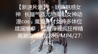 窗外偷拍邻居家三个女儿洗澡 风格各异你想好了要撸哪个没有