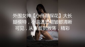 甜美腰细美乳小姐姐和闺蜜一起秀，全裸无毛肥逼掰穴特写，拿出假屌闺蜜帮忙抽插，闺蜜拨开内裤掰开粉穴