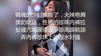 防火防盗防闺蜜 闺蜜假装打电话偷拍漂亮的美女尿尿