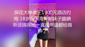 商场女厕全景偷拍挎包短裙美少妇前后围着她拍了一圈 (2)