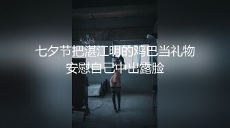 跟小骚逼玩个深夜车震，大鸡巴草小嫩逼，全程露脸车内无套上位激情抽插，揉奶子直接内射还把鸡巴给舔干净