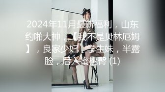 3K原始版全景厕拍-牛仔短裙真方便,短裙往上一卷,内裤往下一扯就OK,难怪那么多女生爱穿