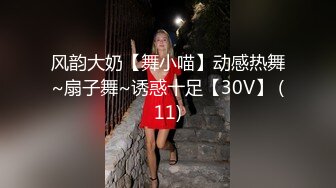  眼镜骚熟女3P大战，两根屌轮流吃，骑乘边操边插嘴，后入猛怼小骚货