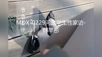 【推油少年】良家人妻偷偷寻找刺激，一个37岁直接操了，另一个一线天美穴，还有些羞涩挣扎！ (2)