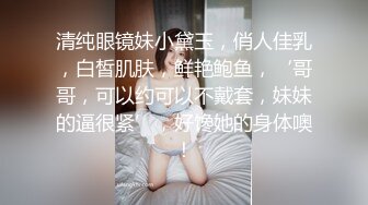 清秀小美女娇小肉体加上不情愿表情让人想狠狠侵犯