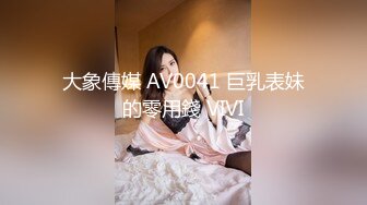  小少妇的诱惑，露脸近距离展示小哥的大鸡巴在逼里抽插，无套爆草揉着她的骚奶子