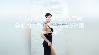 高颜值美胸模特，镜头前陪狼友发骚，性感诱惑揉捏骚奶子，线下可约跟狼友分享性爱视频，活好不粘人不要错过