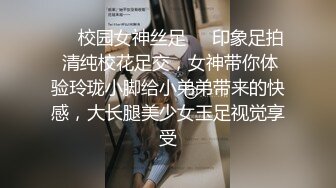 【新片速遞 】  极品小少妇开档黑丝高跟露脸诱惑狼友，淫声荡语撅着屁股道具抽插骚穴，淫水多多给狼友看特写精彩又刺激好骚