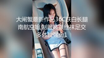 少数民族美少女，五官乖巧玲珑，把大鸡巴塞进她嘴里，含的好舒服啊！