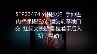  两个极品嫩逼小妹全程露脸大秀直播一起嗨，性感粉嫩无毛逼双头道具互相抽插，尿尿给狼友看