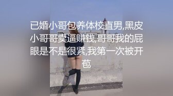 穿黑丝的小母狗露脸让渣男玩弄，道具玩弄骚逼抽插手抠，口交大鸡巴，不带套就开草