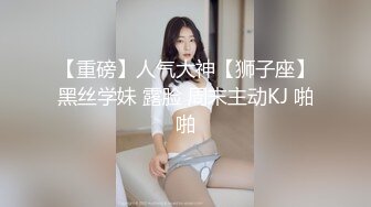 颜值不错的两个美少妇露脸黑丝诱惑，喂小哥舔逼口交大鸡巴，激情上位抽插还让小哥舔逼，轮流享受抽插快感