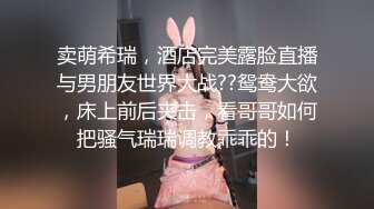 极品CP✅魔手》疯狂大胆坑神躲进商场女_厕独占一个坑位隔板缝中偸_拍各种B形妹子方便▲极限特写镜头快要碰到B了 (7)