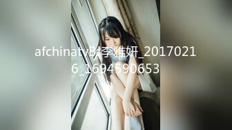 漂亮纹身女不穿内内尿完洗一下BB