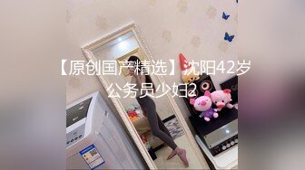 【新片速遞】 新婚小夫妻直播赚钱，无套暴力打桩，蝴蝶逼超级粉嫩，最后洗澡发骚