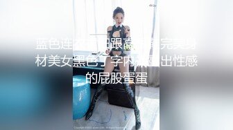 偷拍极品闷s型美女碎花裙黄高跟逛街不穿内裤