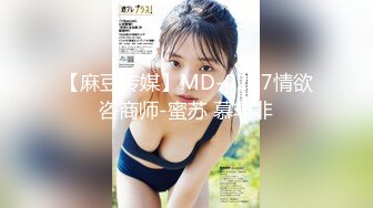 00后姑娘，三女一男一个房间露脸出境，在好姐妹的注视下舔弄大鸡巴，激情上位，粉嫩嫩的骚穴