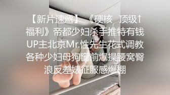 乡下的邻居少妇，老公外出打工，晚上偷偷溜到她家浴室窗外，悄悄拍下少妇的俏丽身体，看得鼻子充血！