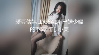   棕色头发俄罗斯风情妹子，被卷发小哥哥无情后入啪啪胸大屁股翘，操着真爽，极美粉鲍鱼