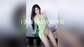 颜值身材都很不错的球衣小妹穿上性感的黑丝跟大哥激情啪啪，撸着大哥的鸡巴让大哥抠逼玩弄，无套抽插内射