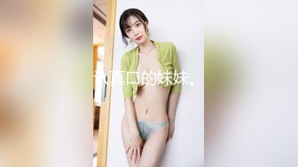 大鸡巴小年轻手段高超，以面试的名义把街上的白衣纯纯美女带到酒店抱住就猛亲吸允，硕大肉棒狠狠抽插射